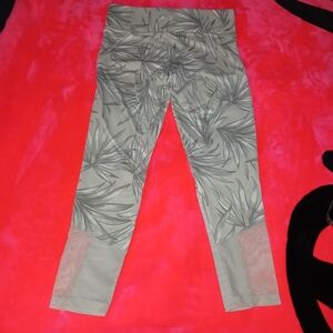 PINK Ultimate Olive Green Tropical Print Capris Sheer Mesh Detail Size Sm Yoga